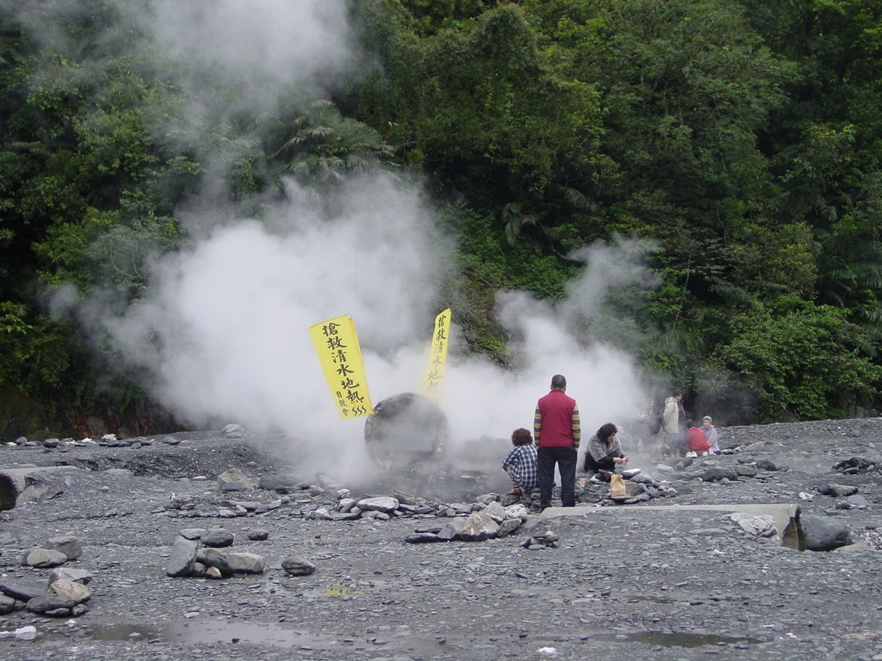 Geothermal outcrop at riverbed in Yilan Chingshui